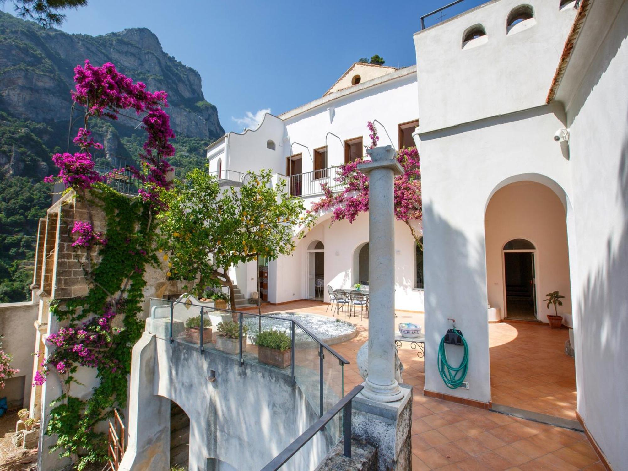 Luxurious Villa In Upper Positano Positano