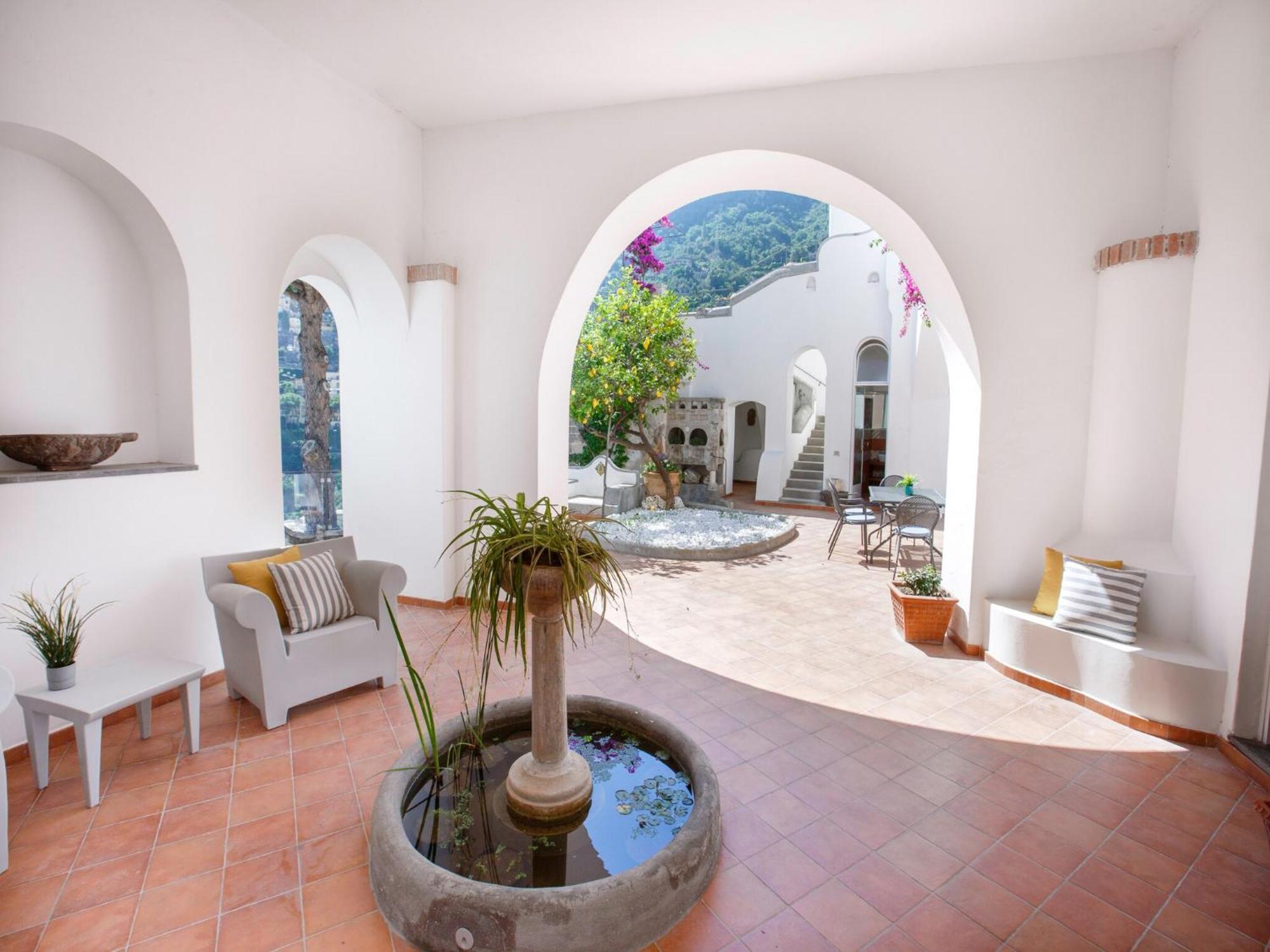 Luxurious Villa In Upper Positano Positano
